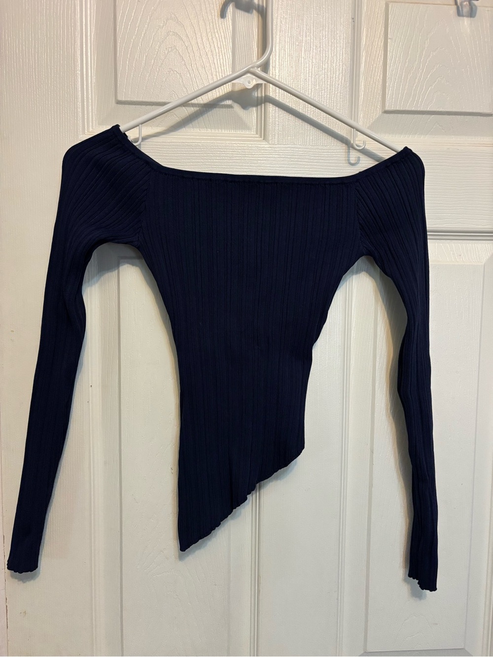 MESHKI Asymmetrical Off-The-Shoulder Ribbed Knit Long Sleeve - XS
